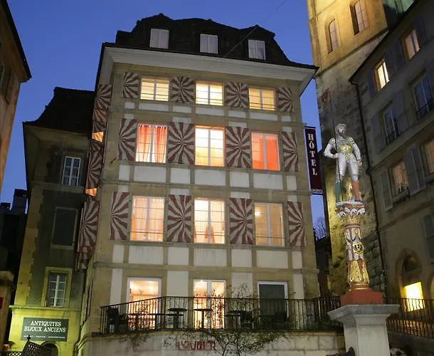 Le Cafe-Hotel De L\'Aubier